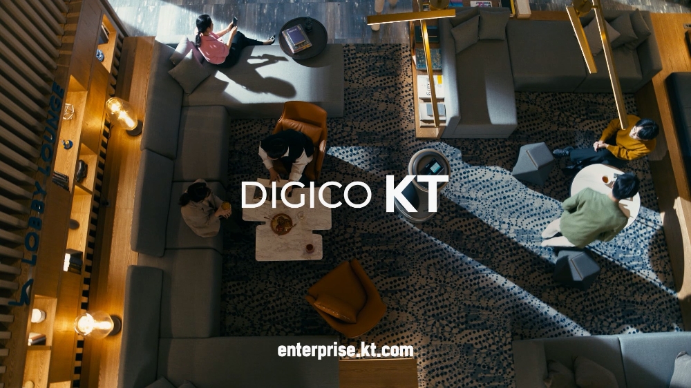 KT가 디지털 플랫폼 기업, '디지코'로의 전환을 알리는 광고 두 편을 공개했다. 사진=KT