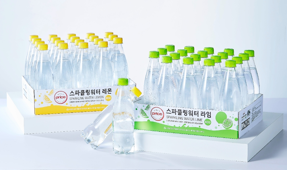 롯데마트가 무라벨 탄산수인 '온리프라이스 스파클링 워터 ECO'를 출시한다고 6일 밝혔다./사진제공=롯데마트