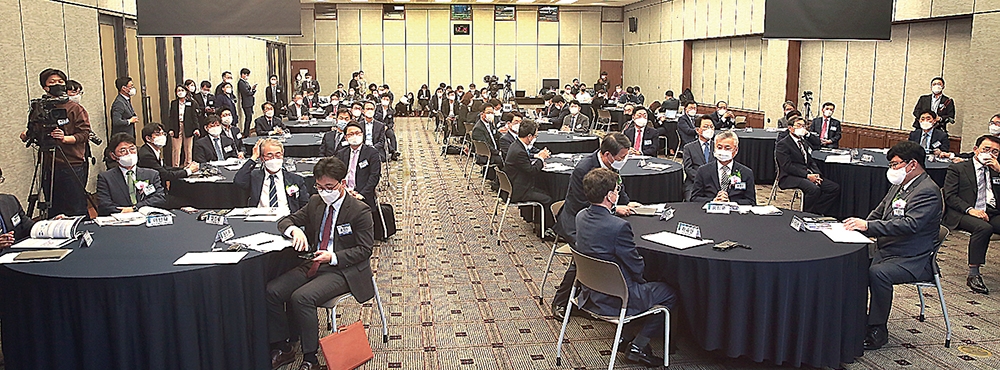 ▲ 지난 11일 은행연합회에서 열린 ‘2021 한국금융미래포럼’ 행사에서 참석자들이 발표자의 강연을 경청하고 있다.