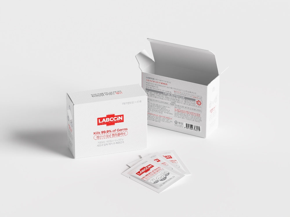 랩신 V3 항균 렌즈클리너 연출컷. / 사진제공 = 애경산업