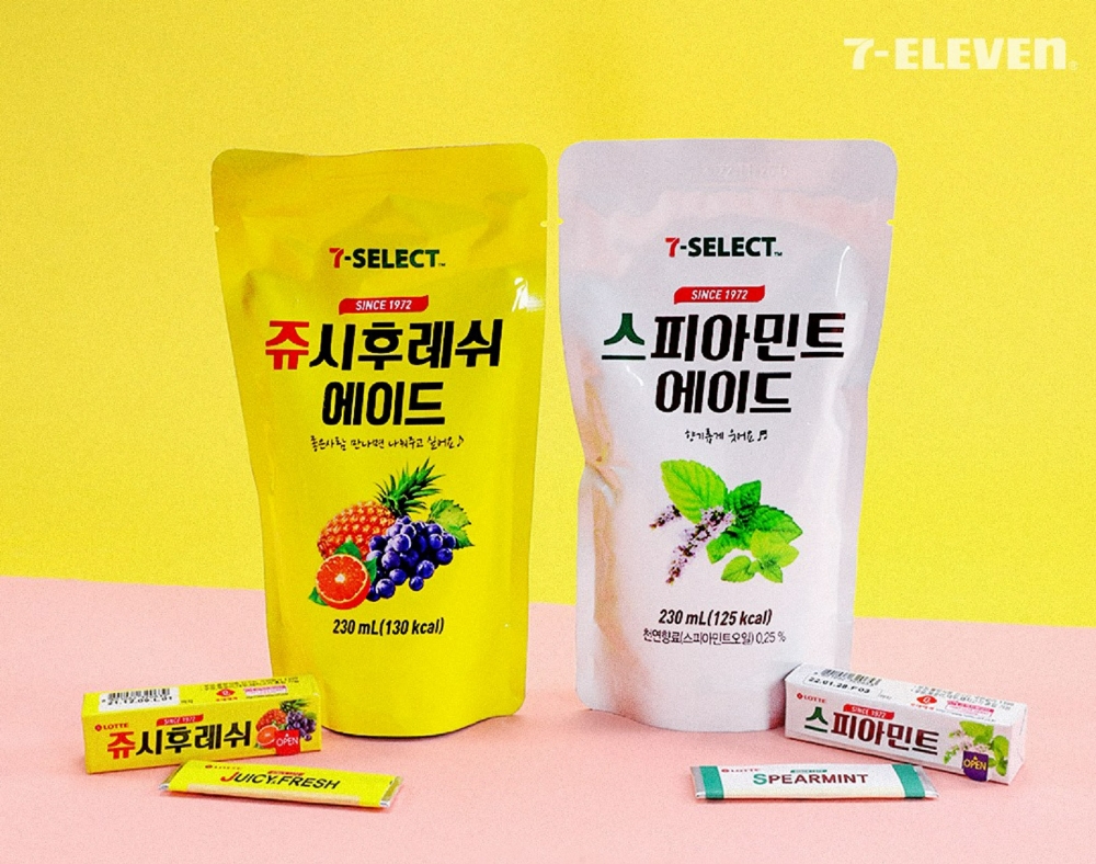 세븐일레븐이 국민 껌 쥬시후레쉬, 스피아민트와 콜라보 한 PB 파우치 음료 2종 '쥬시후레쉬에이드', '스피아민트에이드'를 선보인다고 28일 밝혔다./사진제공=코리아세븐