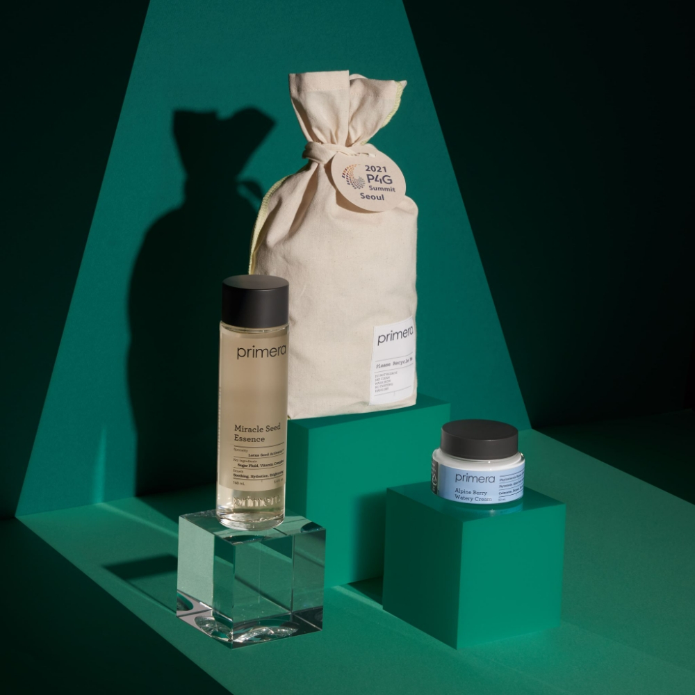 아모레퍼시픽 프리메라가 지난달 30일부터 31일까지 이틀간 진행된 2021 P4G 서울 녹색미래 정상회의에서 정상 배우자 선물로 채택됐다고 1일 밝혔다./사진제공=아모레퍼시픽