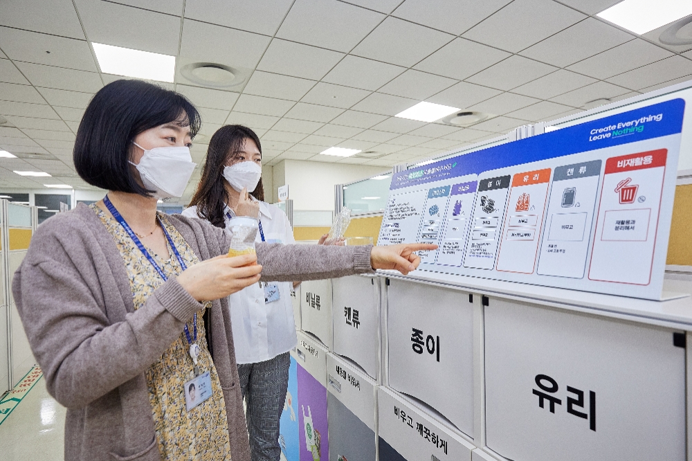 사내 재활용 분리배출 모습. 사진=삼성전자