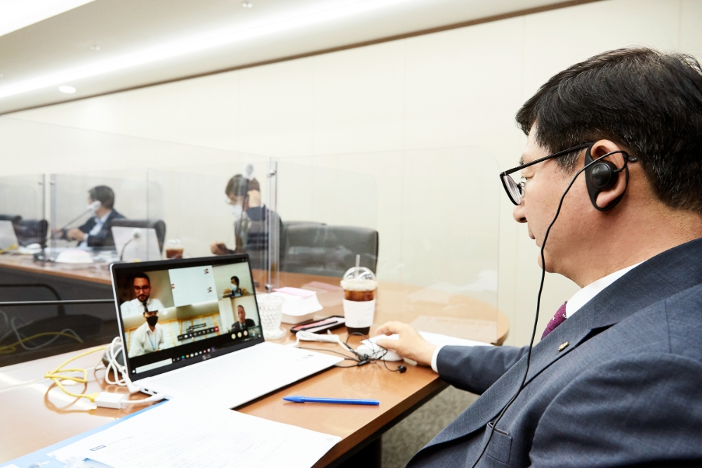 지난 6월 3일 황국현 새마을금고중앙회 지도이사가 유럽협동조합은행협회 합동 전략회의(화상회의)에 참여하고 있다. /사진=새마을금고중앙회