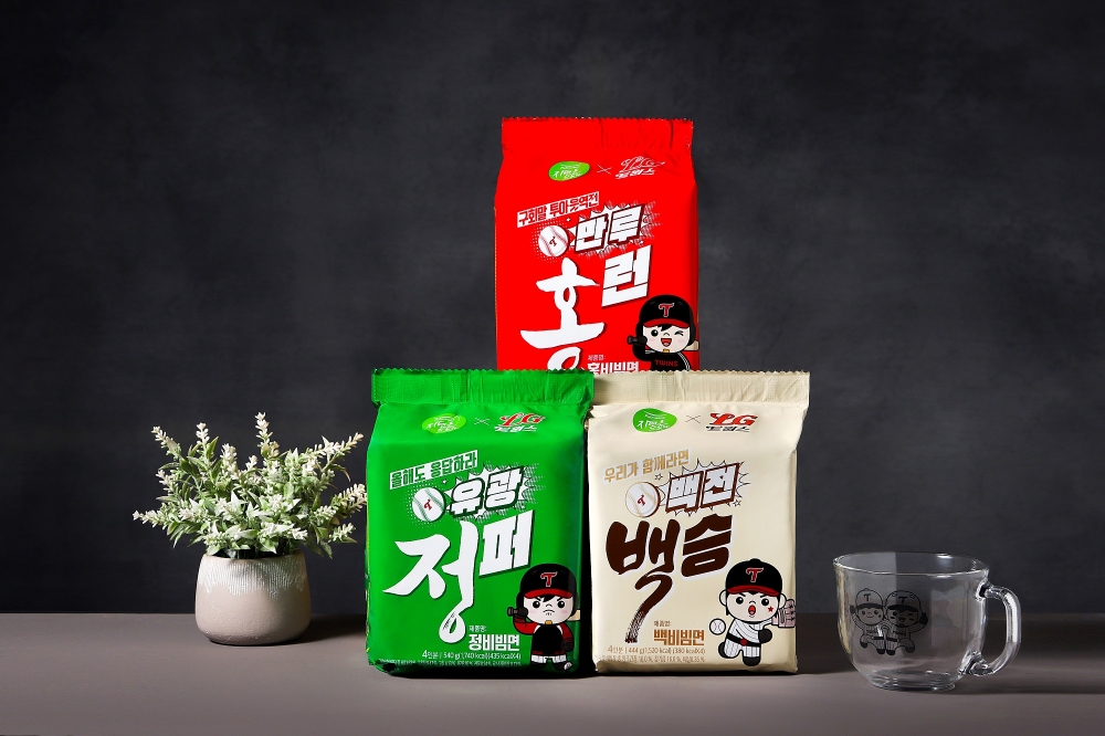 LG트윈스 컬래버레이션 정·백·홍 비빔면. / 사진제공 = 풀무원