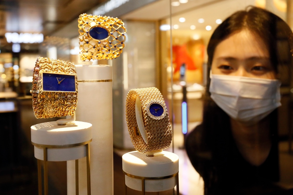 1971년에 출시한 피아제 ‘커프 워치 컬렉션’. / 사진제공 = 갤러리아백화점