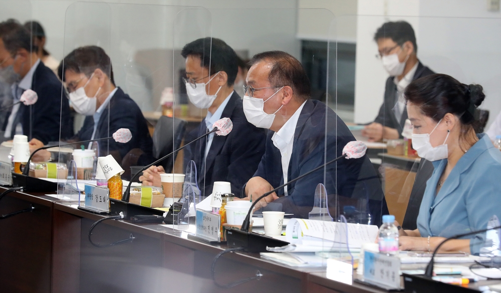 2021년 제19차 건강보험정책심의위원회에서 강도태 위원장이 발언을 하고 있다./사진=보건복지부
