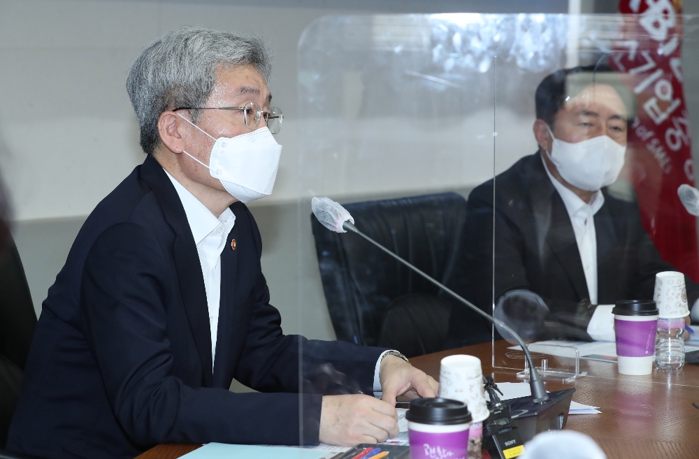 고승범 금융위원장이 9일 서울 여의도 중소기업중앙회에서 열린 '중소기업·소상공인 현장 간담회'에서 발언하고 있다./사진=금융위원회