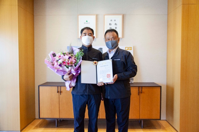 현대두산인프라코어는 최근 김주호 기술부장이 기계정비 분야 대한민국 명장에 선정됐다고 밝혔다. 사진=현대두산인프라코어.