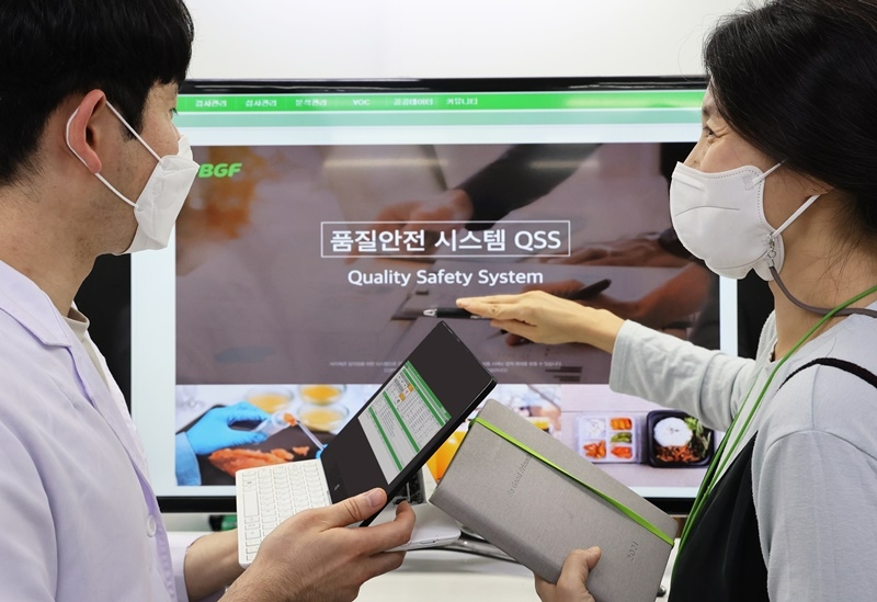 BGF리테일이 업계 최초 '품질안전관리시스템'을 도입한다./사진제공=BGF리테일
