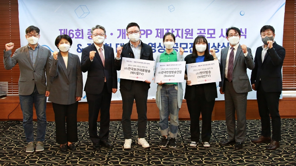 롯데홈쇼핑은 지난 6일(수) 한국프레스센터에서 한국언론학회와 공동 주최한 '제6회 중소PP제작 지원 공모전' 시상식을 진행했다./사진제공=롯데홈쇼핑