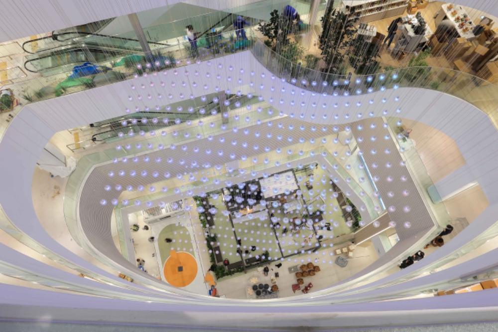 AK플라자 광명점 내 키네틱 아트/사진제공=AK플라자