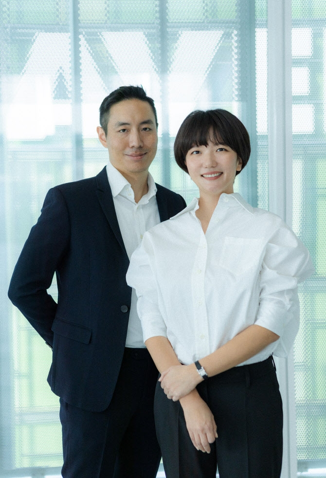 최수연 네이버 CEO(오른쪽), 김남선 네이버 CFO(왼쪽). 사진=네이버