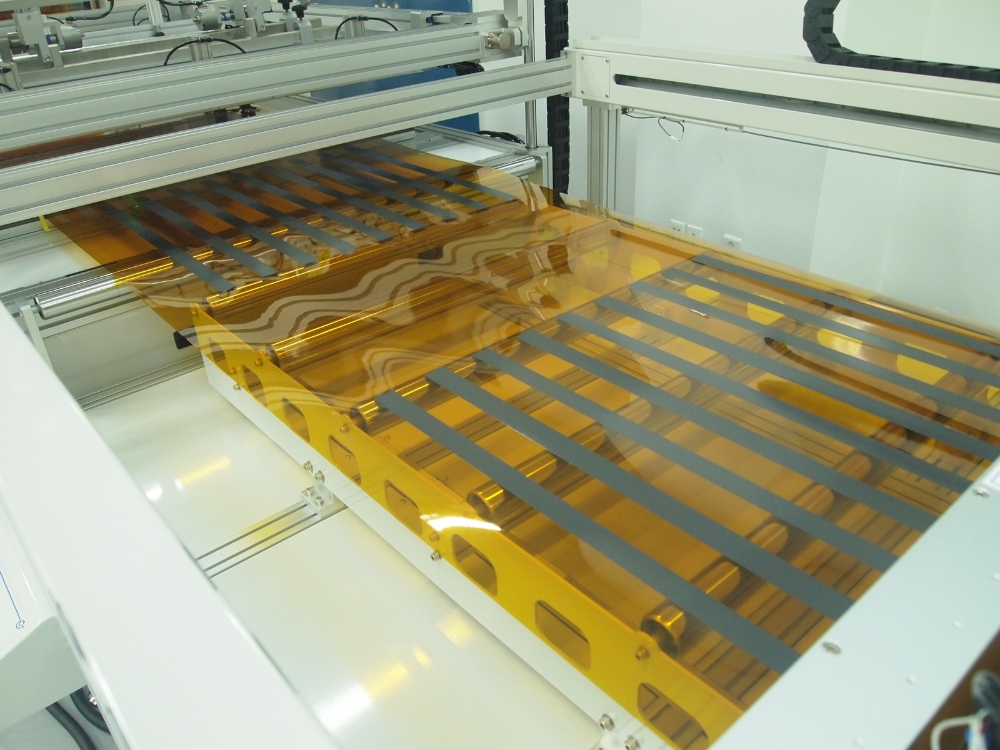 대유플러스, GS건설 공동 개발 '갱폼용 탄소나노튜브 발열시트' 양산 모습. 사진=대유플러스