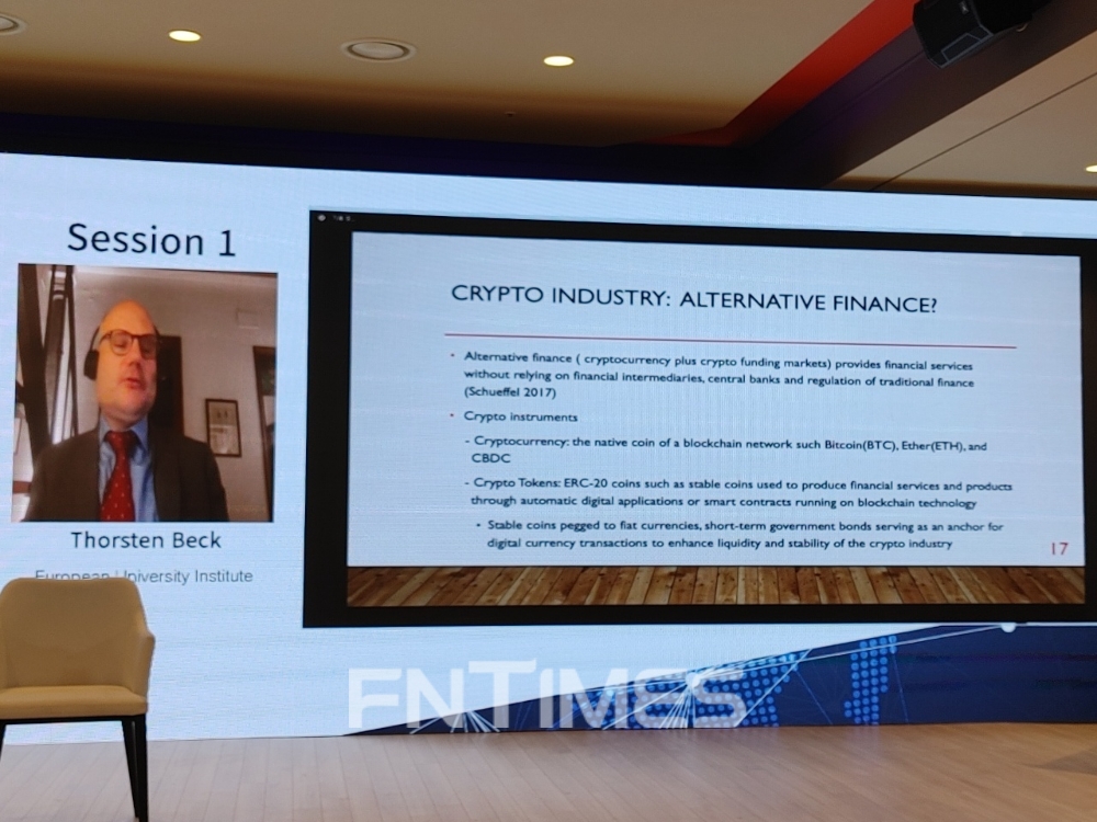 톤스텐 벡(Thorsten Beck) 유럽대학원(European University Institute) 교수가 30일 서울시 중구 은행회관에서 열린 한국금융연구원 창립 30주년 기념 국제컨퍼런스에서 ‘포스트 코로나시대 금융부문의 위험과 기회(Finance for a Post-Covid Recovery: Risks and Opportunities)’를 주제로 비대면 방식을 통해 발표하고 있다./사진=임지윤 기자