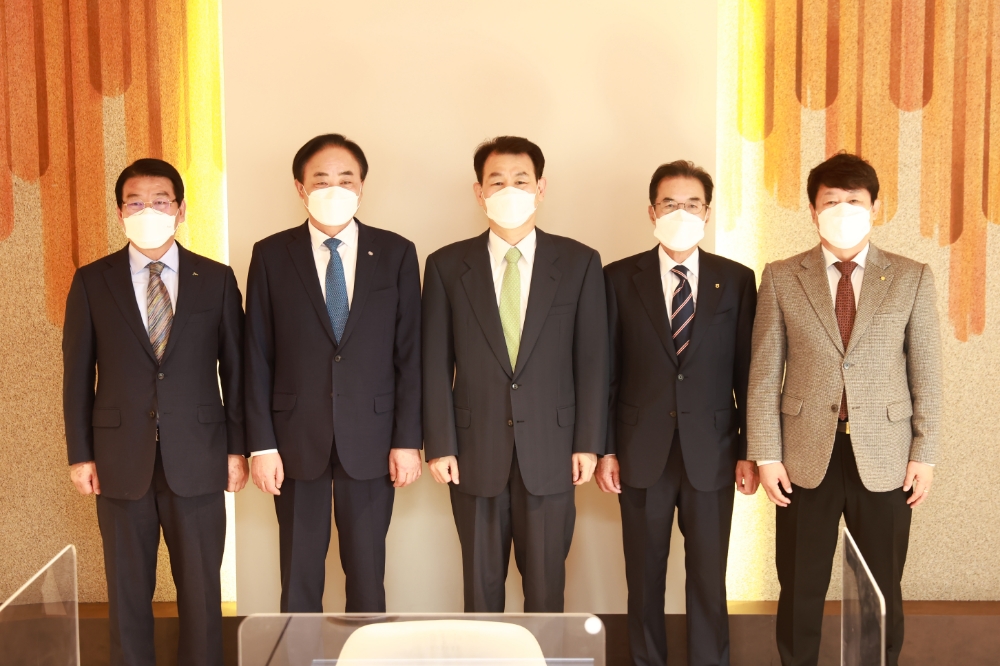 왼쪽부터 최창호 산림조합중앙회 회장, 임준택 수협중앙회 회장, 정은보 금융감독원장, 이성희 농협중앙회 회장, 김윤식 신협중앙회 회장. /사진제공=금융감독원