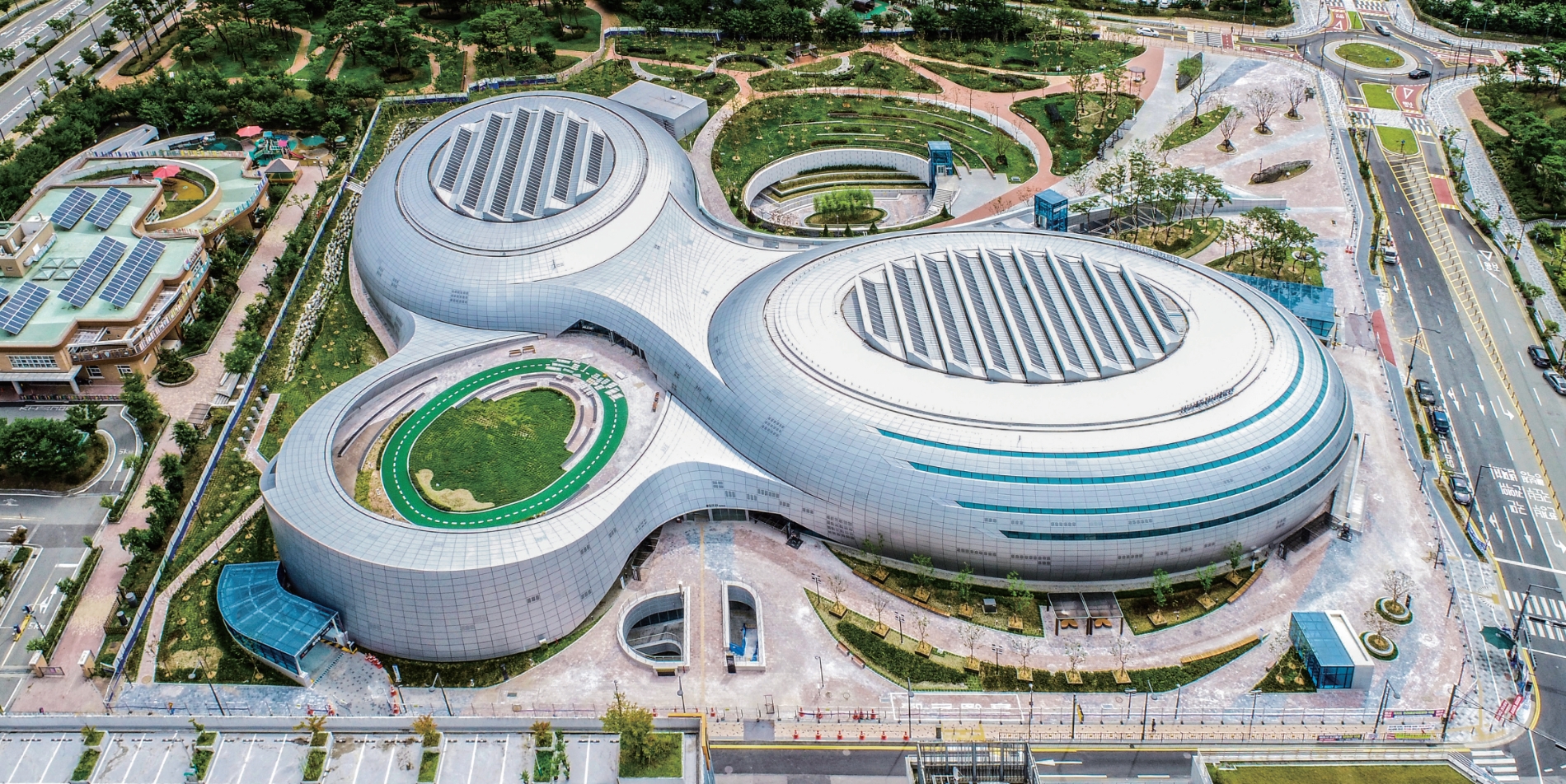 정부 세종청사 체육관을 위에서 본 모습. 클로버를 형상화한 것이 특징이다. / 사진제공=한양