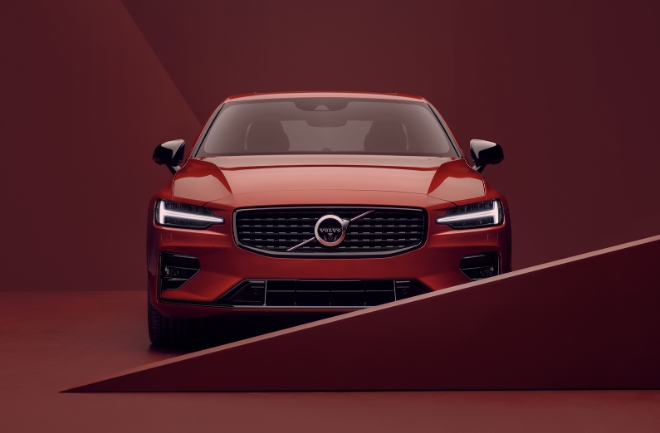 볼보자동차코리아(대표이사 이윤모)는 22일 오후 2시부터 사전 계약에 나선 ‘S60 R-Design’ 에디션 모델 150대가 15분만에 완판됐다고 밝혔다. 사진=볼보자동차코리아.