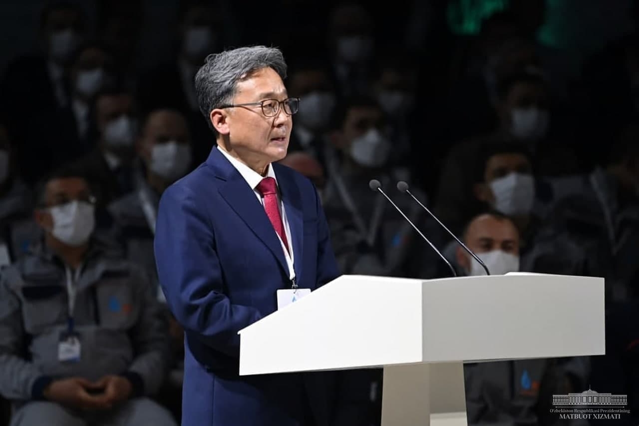 지난 25일 우즈베키스탄 현지에서 진행된 ‘우즈베키스탄 GTL 플랜트’ 준공식 행사에서 김창학 현대엔지니어링 대표이사가 축사를 하고 있다. / 사진제공=현대엔지니어링