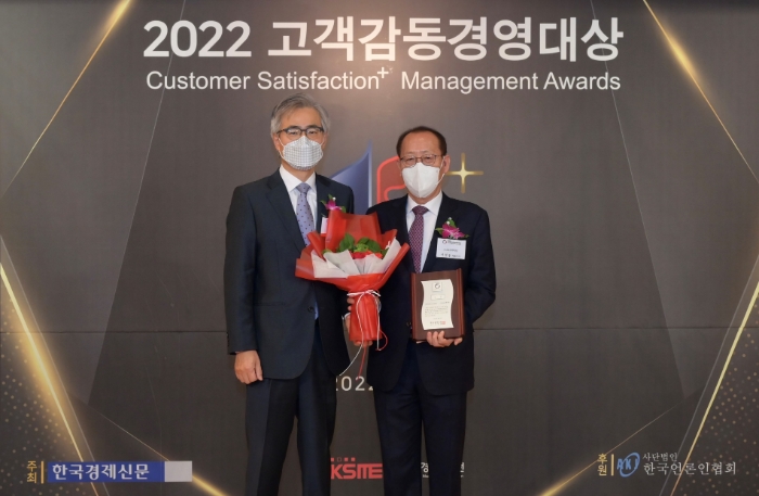 왼쪽부터 한상린 심사위원장과 서정동 DGB캐피탈 대표이사. /사진제공=DGB캐피탈