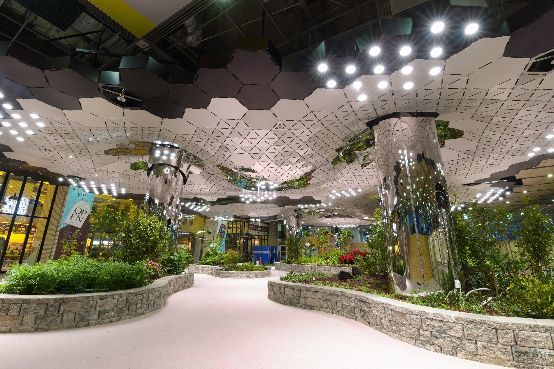 서울 종각역 지하식생공원 '태양의 정원' 전경. / 사진제공=현대엔지니어링