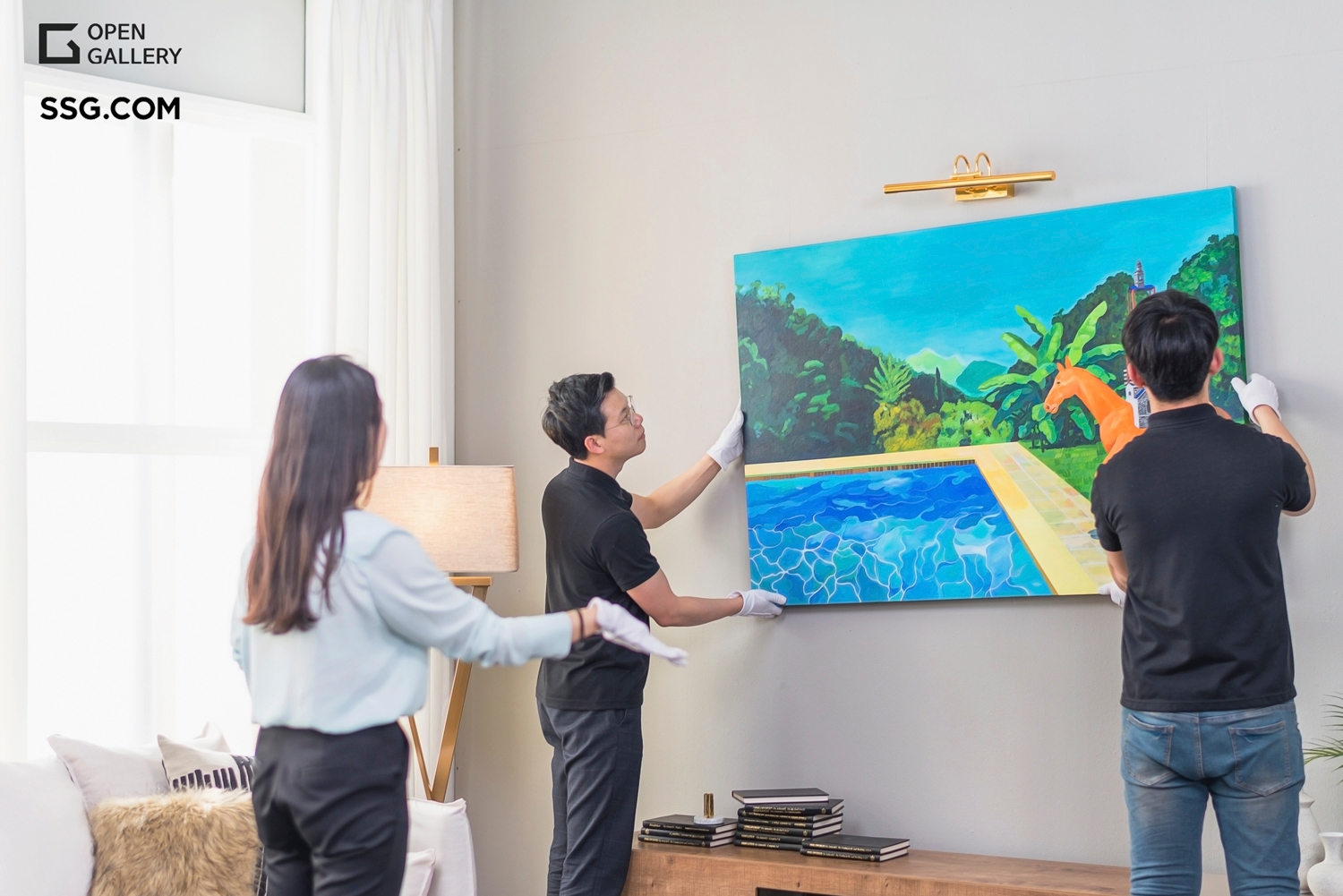 오픈갤러리 그림 설치 모습./ 사진제공 = SSG닷컴