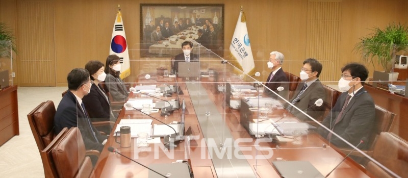 이주열 한국은행 총재가 지난달 14일 오전 서울 중구 한국은행에서 열린 금융통화위원회 본 회의에서 회의를 주재하고 있다./사진=한국은행
