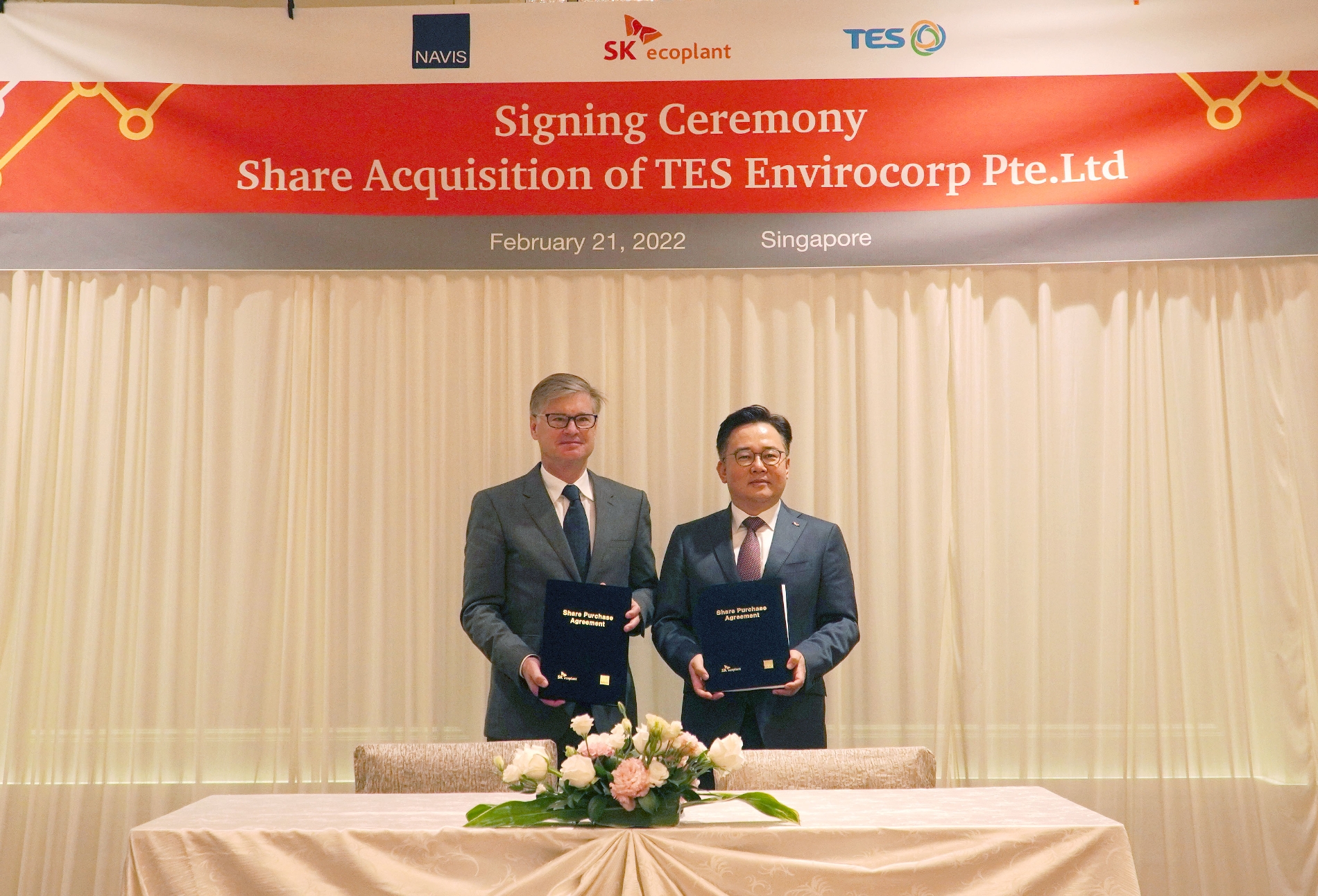 지난 2월 박경일 SK에코플랜트 사장(오른쪽)이 로드니 뮤즈 나비스 캐피탈 파트너스 매니징 파트너와 기념촬영을 하고 있다. / 사진제공=SK에코플랜트