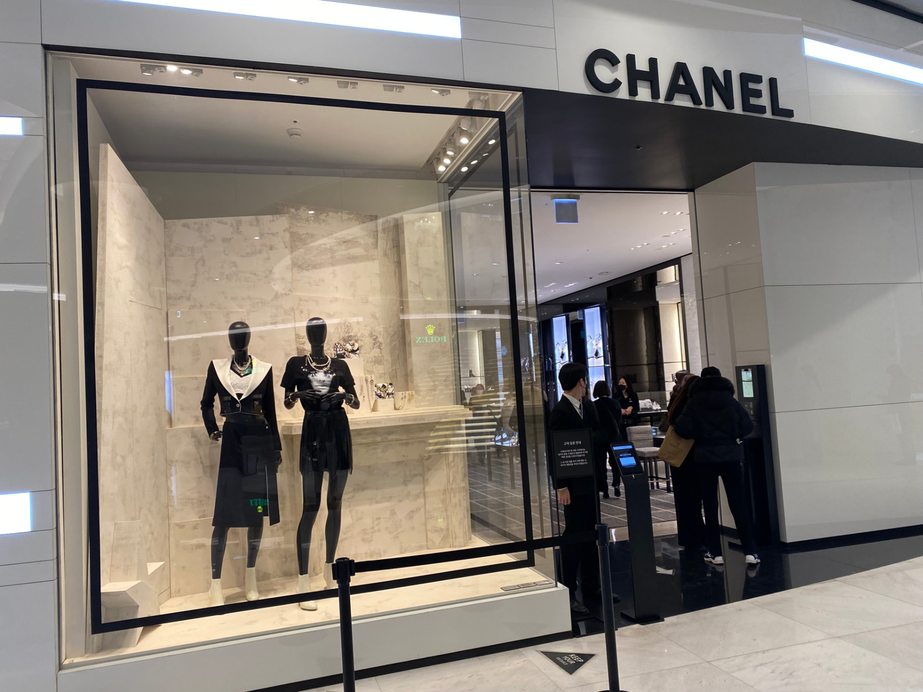 서울 모 백화점에 위치한 샤넬 매장 모습./ 사진제공 = 홍지인 기자