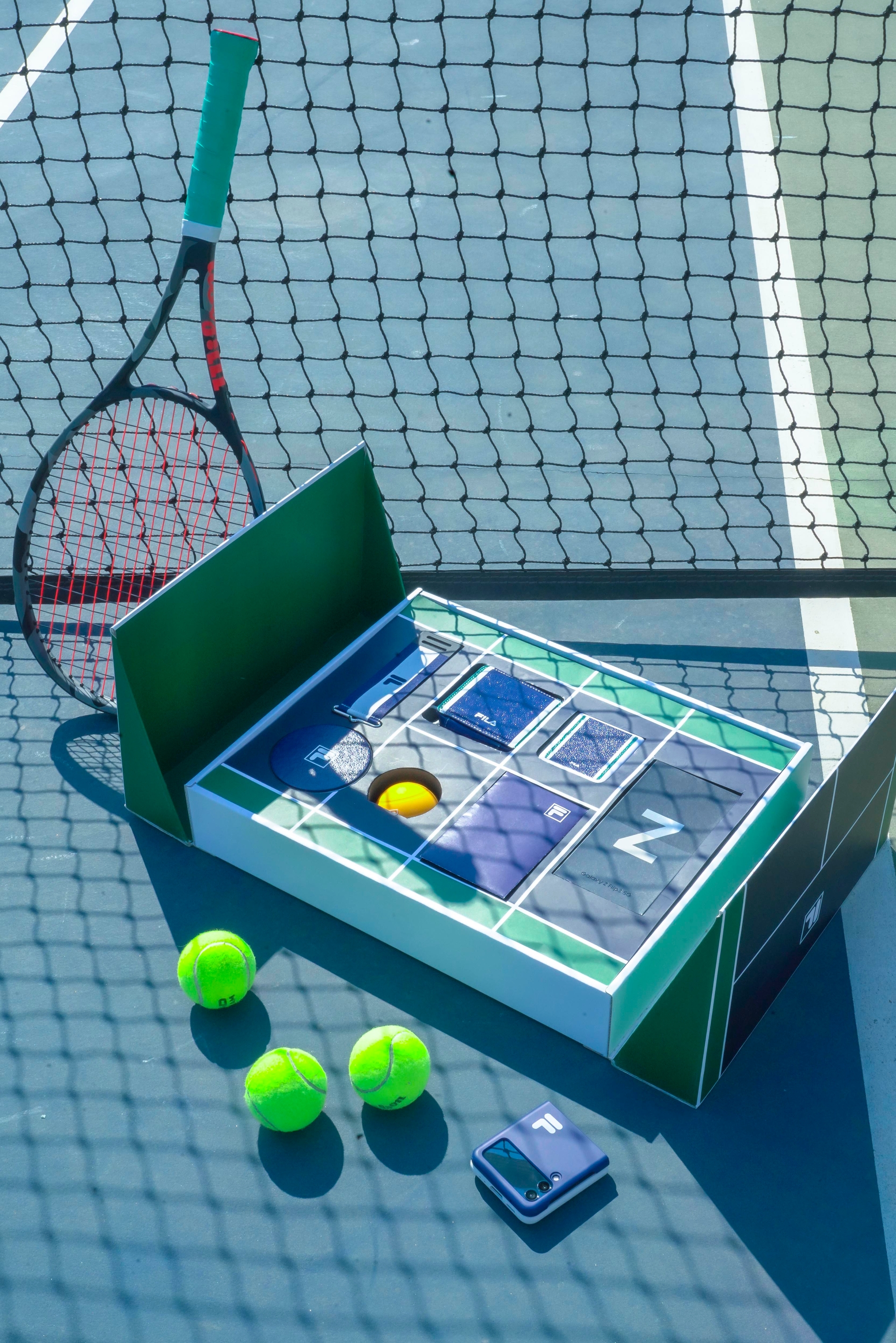 SK텔레콤이 글로벌 스포츠 브랜드 FILA와 함께 특별 한정판 ‘갤럭시Z 플립3 FILA 에디션’을 4일 정식 출시했다고 밝혔다. 사진=SK텔레콤