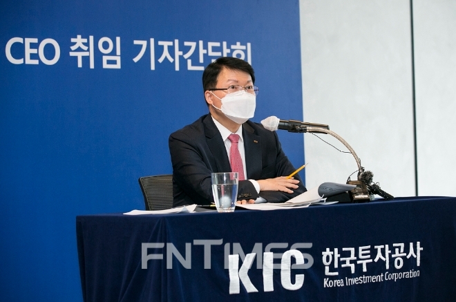 진승호 한국투자공사(KIC) 사장이 지난해 7월 오후 서울 중구 KIC 본사에서 기자간담회를 주재하는 모습./사진=KIC