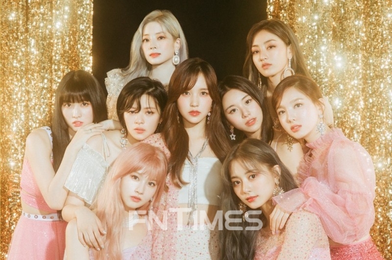 트아이스(TWICE) 8번째 미니 앨범 재킷 이미지. (맨 위부터 왼쪽부터)다현·지효·모모·정연·미나·채영·나연·사나·쯔위/사진=트와이스 공식 홈페이지