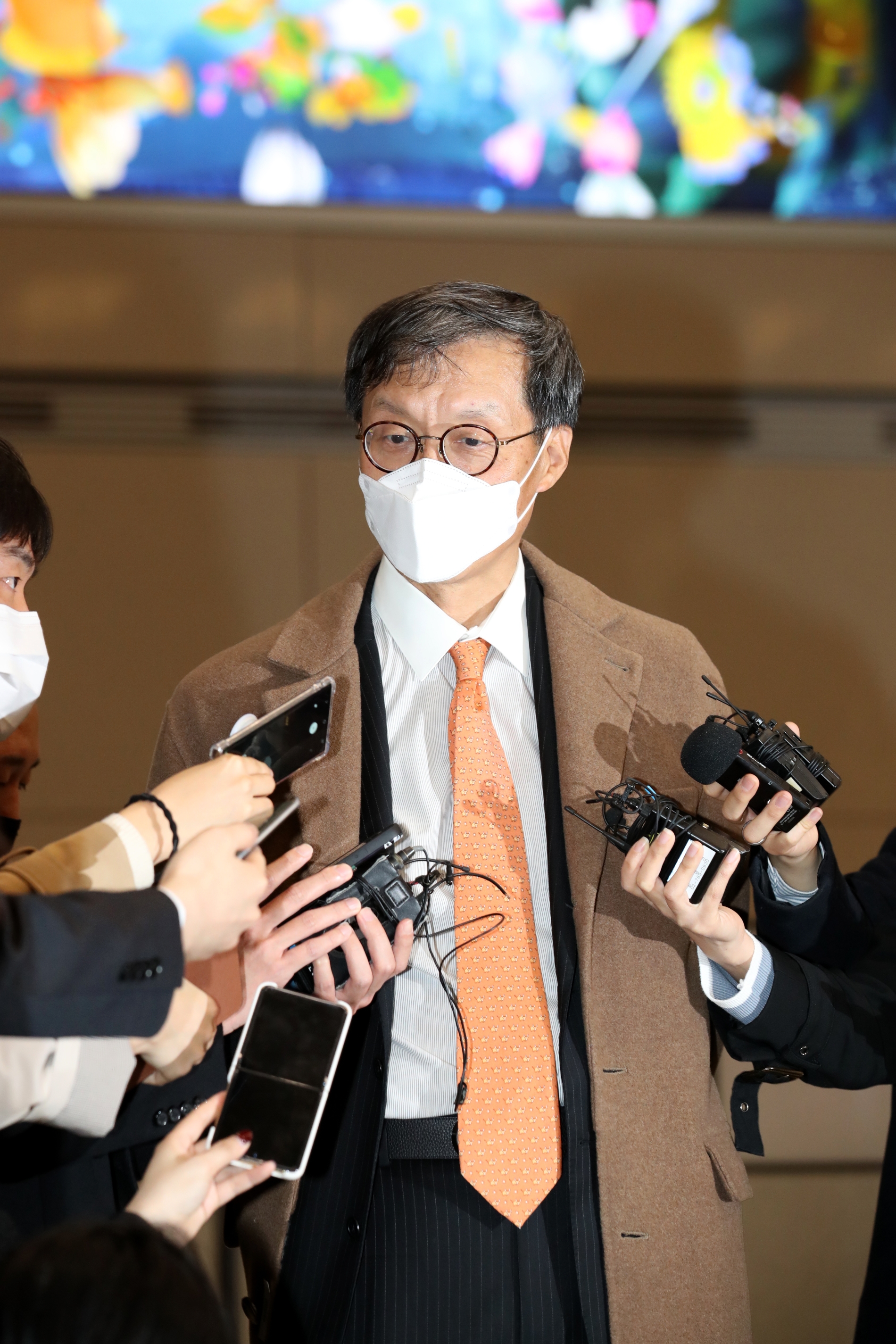 이창용 한국은행 총재 후보자가 30일 인천국제공항에서 기자들의 질문에 답변하고 있다. / 사진제공= 한국은행(2022.03.30)