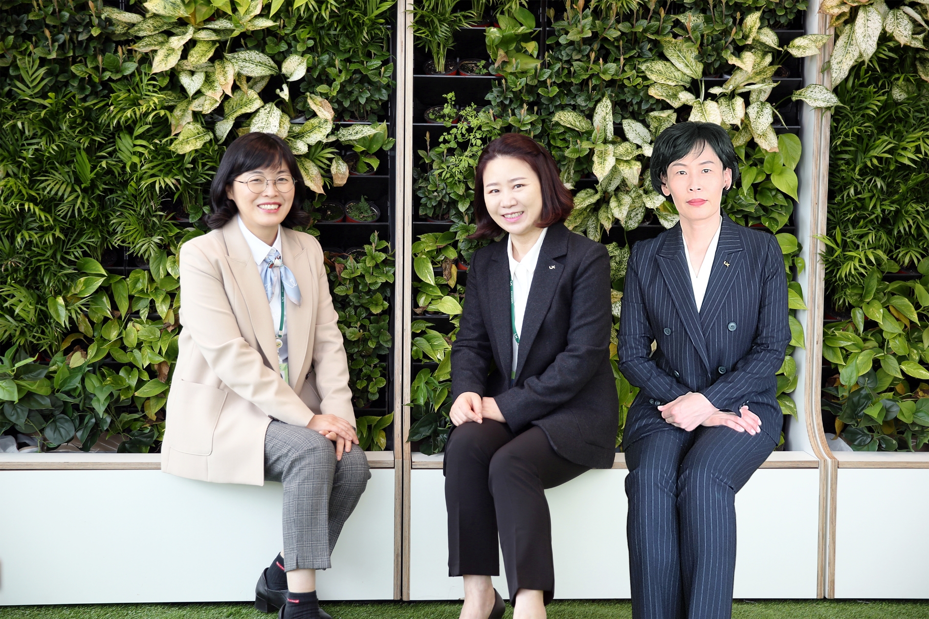 (왼쪽부터) LX공사 김미정 공공사업부장, 조현정 표준품질처장, 원보영 안전관리처장 / 사진제공=LX공사