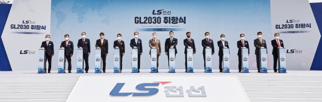 구자은 LS그룹 회장이 취임 후 첫 현장경영 활동으로 LS전선 해저케이블 공장이 위치한 강원도 동해항을 찾았다. 사진=LS그룹.