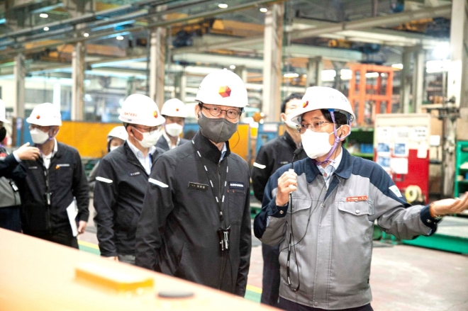 조영철 현대인프라코어 사장은 지난 22일 인천 서구 북항에 위치한 협력사 ‘에스틸’을 방문했다. 사진=현대제뉴인.