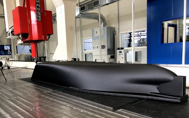 대우조선해양은 미국에 본사를 두고 있는 글로벌 3D프린터 전문기업 잉거솔(Ingersoll Machine Tools)社와 손잡고 복합 플라스틱 소재(ABS)의 10미터급 시험용 쌍축(Twin Skeg)선 모형 제작에 성공했다. 사진=대우조선해양.