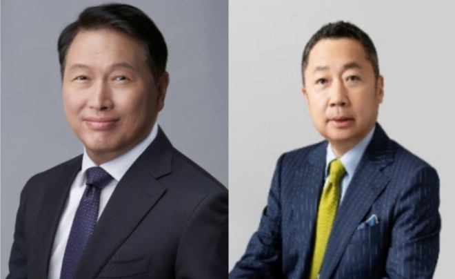 최태원 SK그룹 회장(사진 왼쪽)과 박정원 두산그룹 회장(사진 오른쪽).
