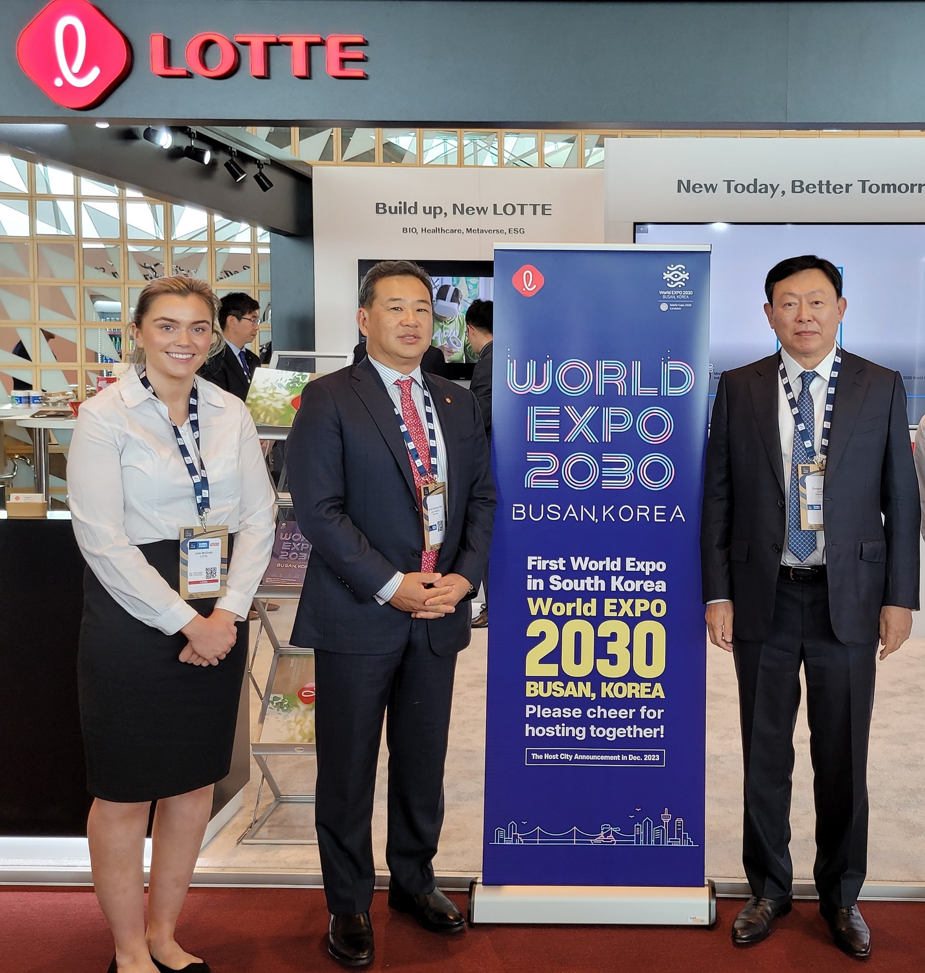 신동빈 롯데 회장(사진 오른쪽)이 아일랜드 더블린에서 열린 CGF에 참석해 2030부산세계박람회 유치 홍보활동을 펼쳤다./ 사진제공 = 롯데지주