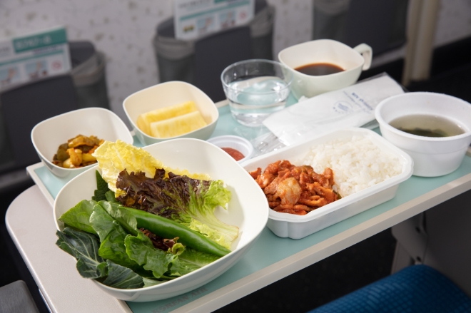 대한항공(회장 조원태)이 이달부터 기내식 메뉴 3종을 선보였다. 사진=대한항공.
