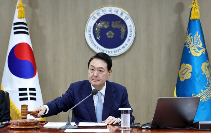 尹대통령 “금리인상, 취약층에 전가 안돼…주담대 안심전환대출 조속 실행”