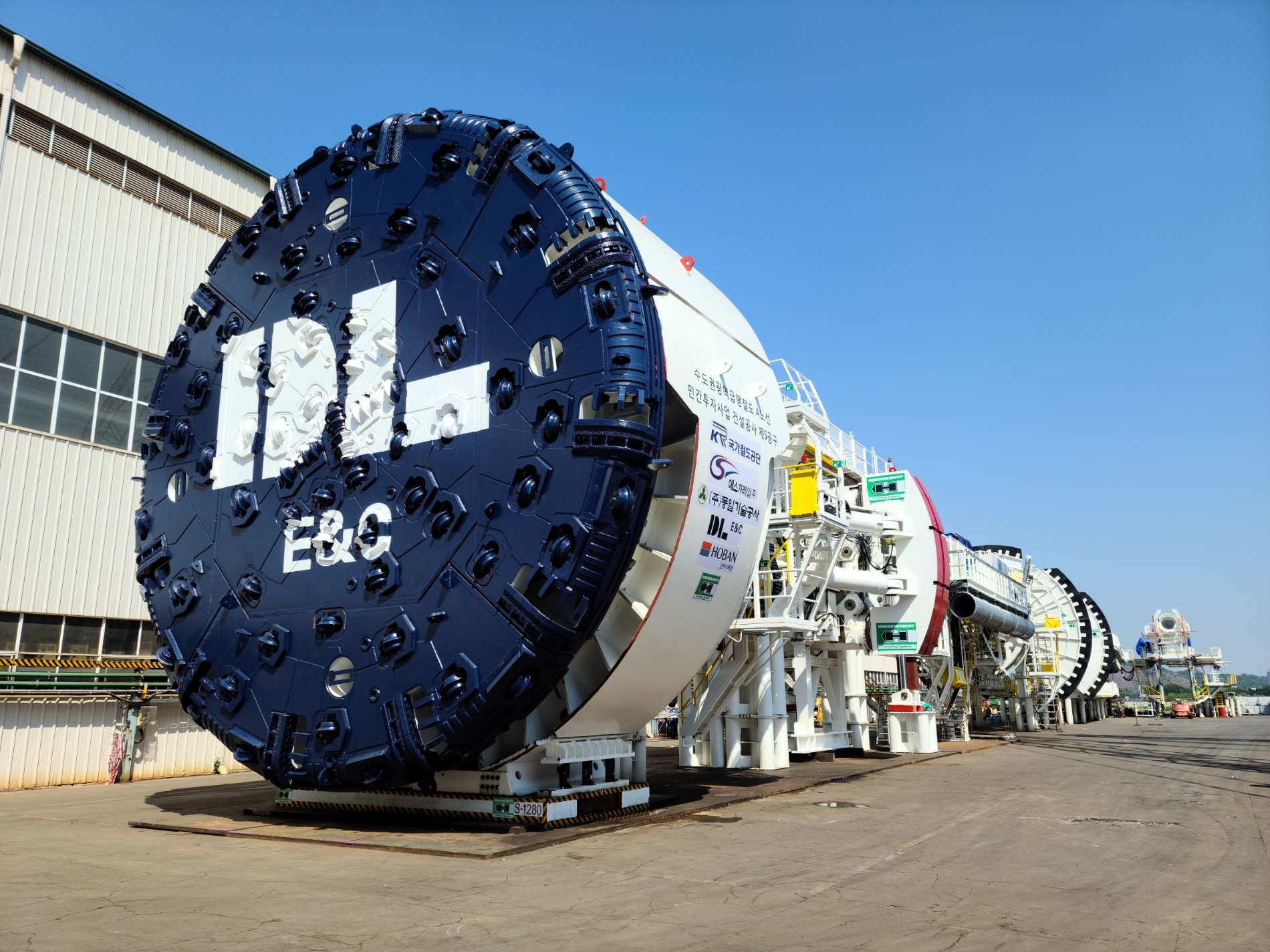 DL이앤씨가 수도권광역급행철도(GTX)-A노선 민간투자사업 5공구 건설 현장에 도입한 TBM 장비 / 사진제공=DL이앤씨