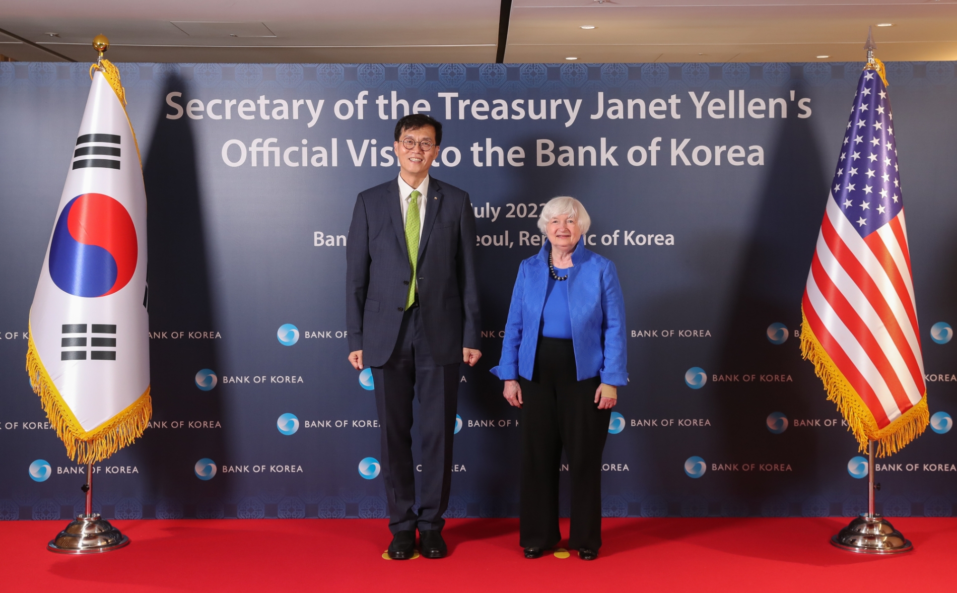 이창용 한국은행 총재가 19일 서울 태평로 한은 본관에 방문한 재닛 옐런 미국 재무장관과 기념 촬영을 하고 있다. / 사진제공= 한국은행(2022.07.19)