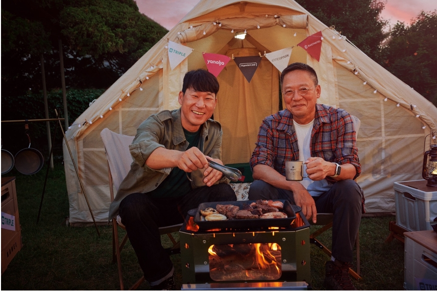 왼쪽부터 이수진 야놀자 총괄대표와 정태영 현대카드 부회장. /사진제공=현대카드