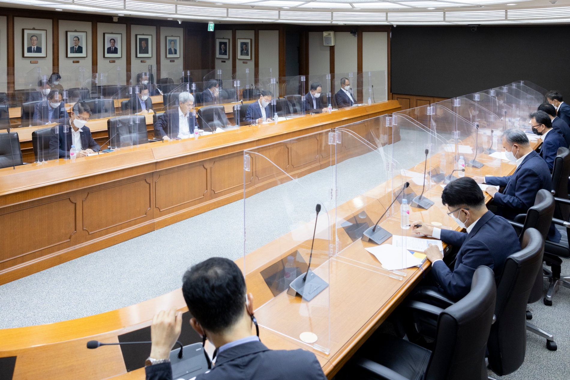 수출입은행은 28일 서울 여의도 본사에서 ‘비상경제 위기대응 TF’ 회의를 열었다. / 사진제공=수은