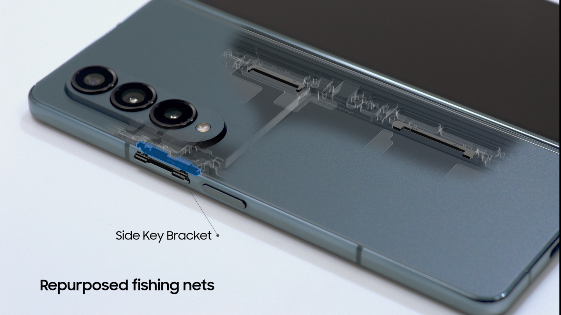 갤럭시 Z 폴드4 폐어망 재활용 소재 적용된 사이드키 브라켓. 사진=삼성전자