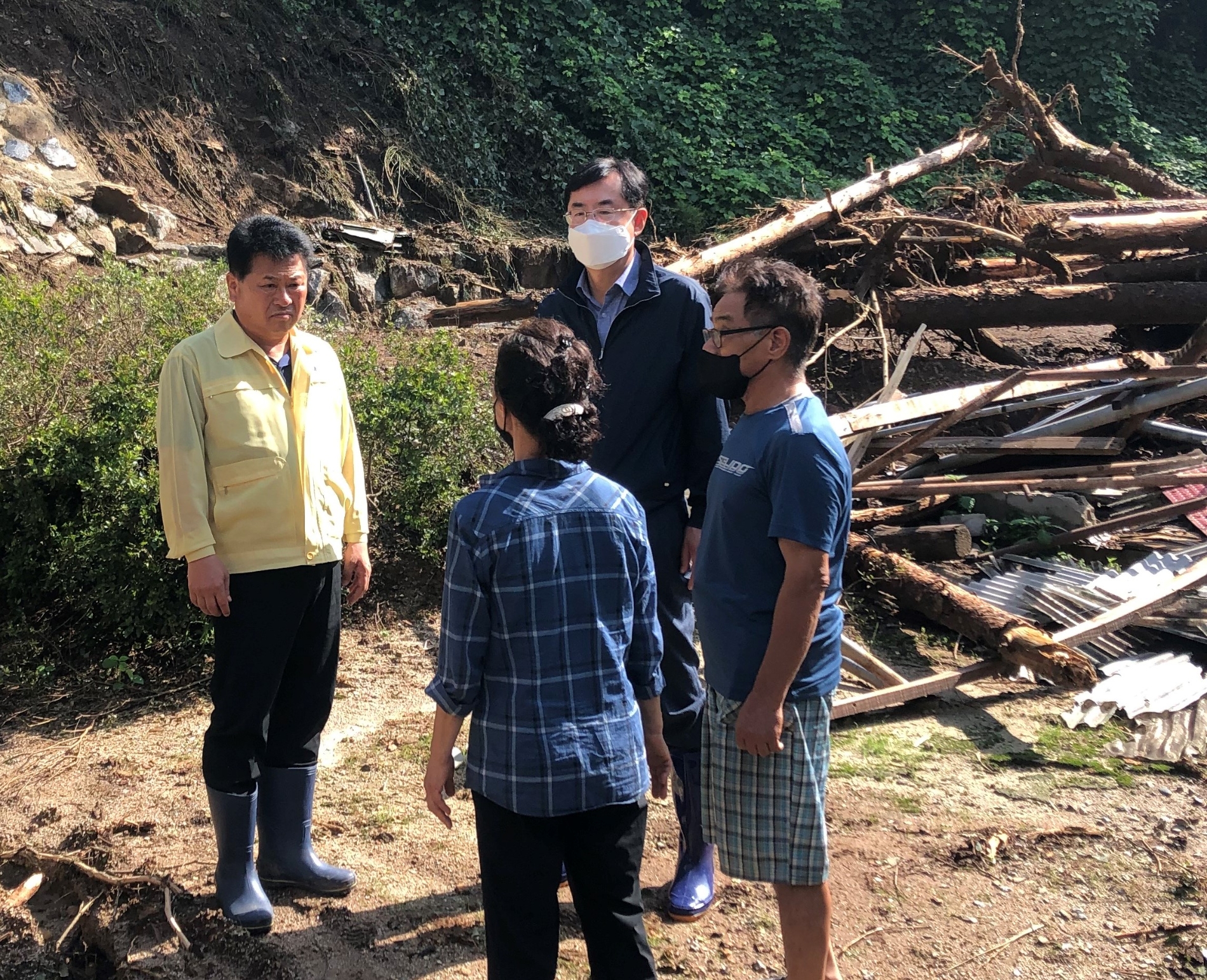 농협경제지주, 집중호우 피해 현장 점검 긴급구호 물품 전달