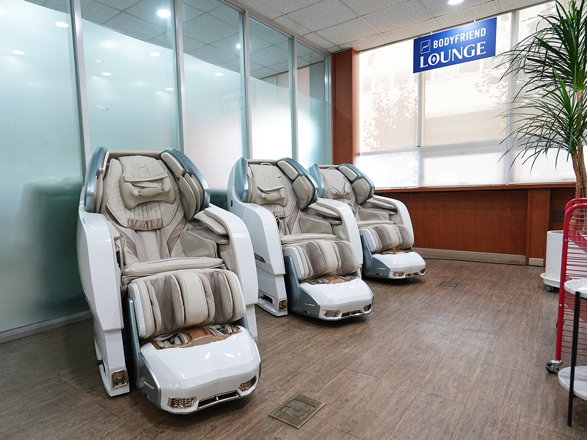 오피스 복지 아이템으로 안마의자가 주목받고 있다. 사진은 바디프랜드 김포 물류센터에 설치한 '안마의자' 모습이다./사진제공=바디프랜드