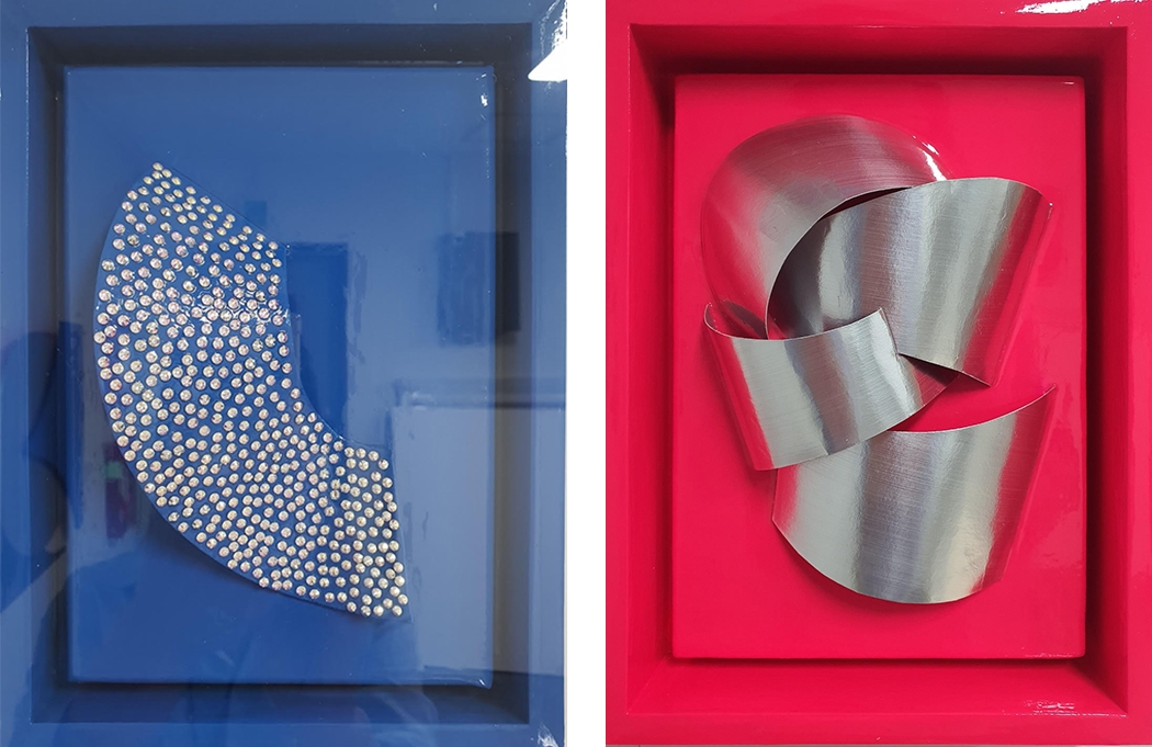 좌) Jeweled Cell Series- Blue v, 23.0cmx30.0cmx6.0cm, Acrylic,Swarovski ,hardboard on Canvas 2022우) Pieces of Cell Series -Magenta &Silver, 23.0cmx30.0cmx6.0cm, Acrylic,Hardboard on Canvs, 2022