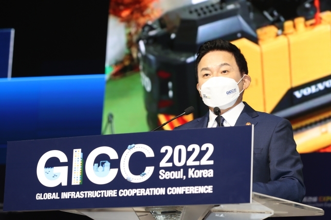 30일 오전 'GICC 2022'에 참석한 원희룡 국토교통부 장관이 환영사를 전하고 있다. / 사진=국토교통부